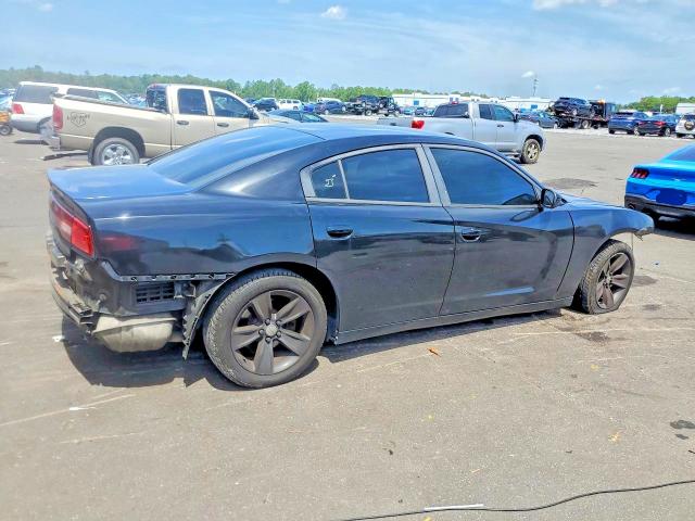 2013 DODGE Charger SE photo 4