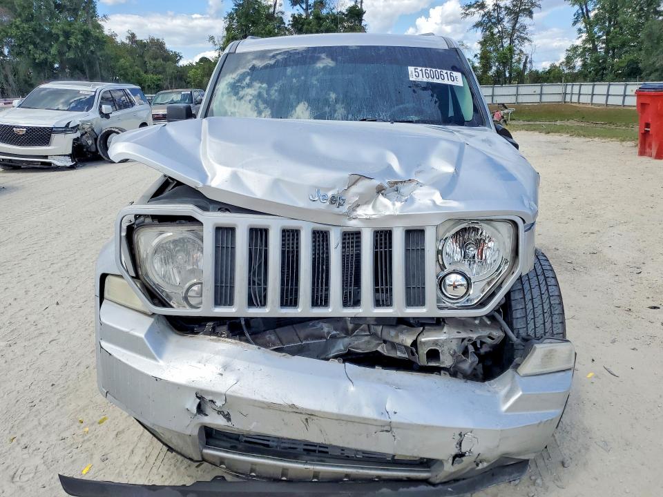 2011 JEEP Liberty Sport photo 2