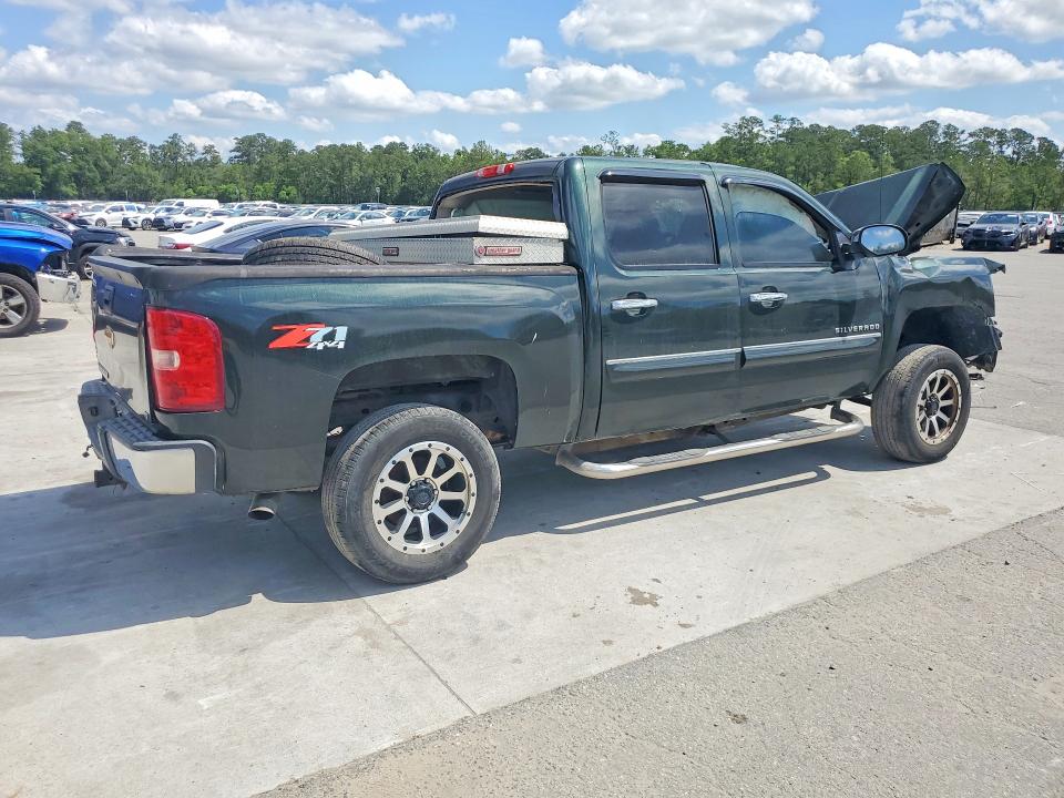 2013 CHEVROLET Silverado LTZ photo 2