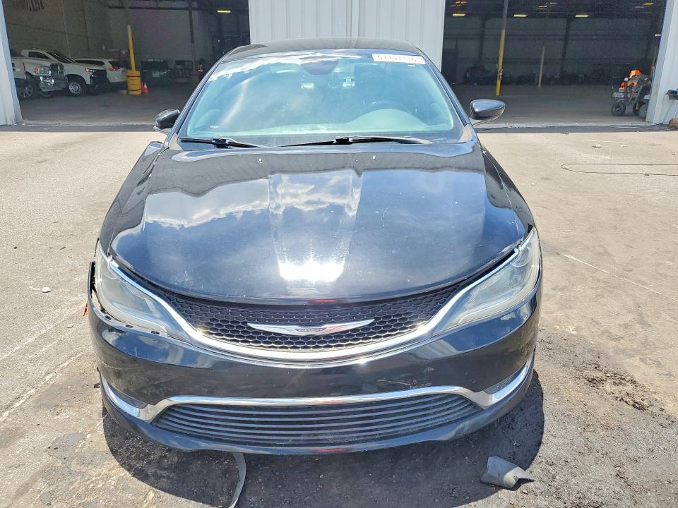 2017 CHRYSLER 200 Limited photo 6