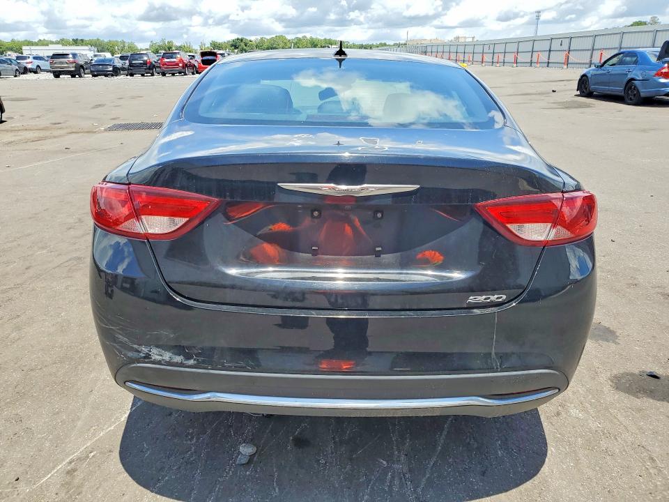 2017 CHRYSLER 200 Limited photo 5