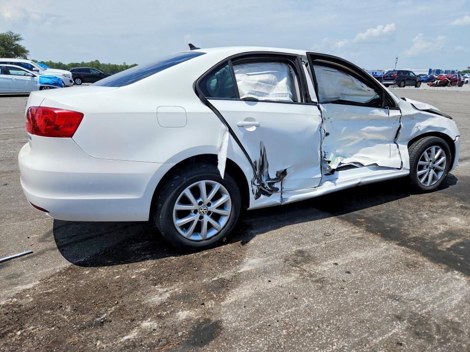 2012 VOLKSWAGEN Jetta SE photo 2