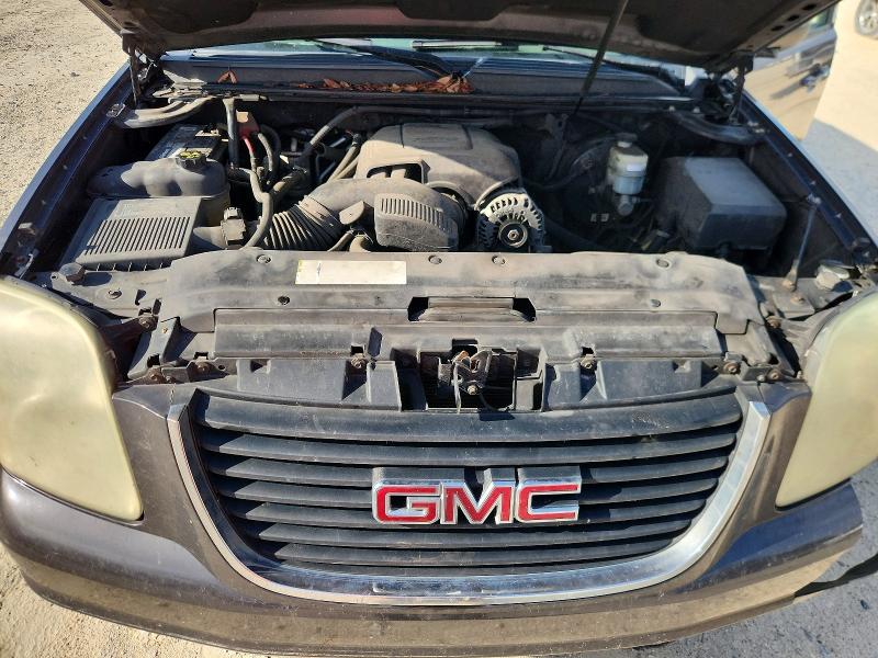 2011 GMC Yukon SLE photo 5