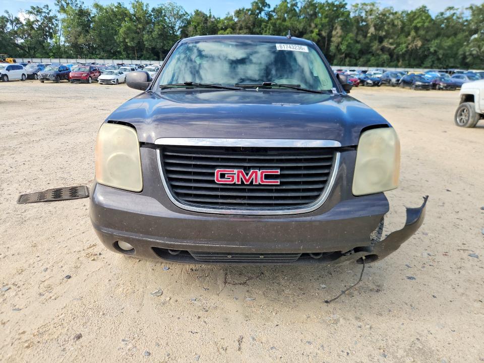 2011 GMC Yukon SLE photo 2